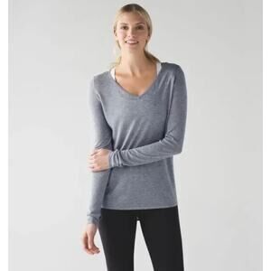 Lululemon Yin Time Long Sleeve Light Sweater Heathered Grey Cashmere Women's 4